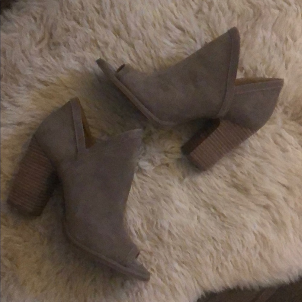 Lucky brand size 7 suede peek toe booties.